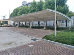 绍兴市钢结构汽车棚-PVDF膜结构小轿车遮阳棚-上海燕雨技术指导